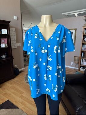 Hilary Radley Bright Blue Floral V-Neck Blouse-size XXL